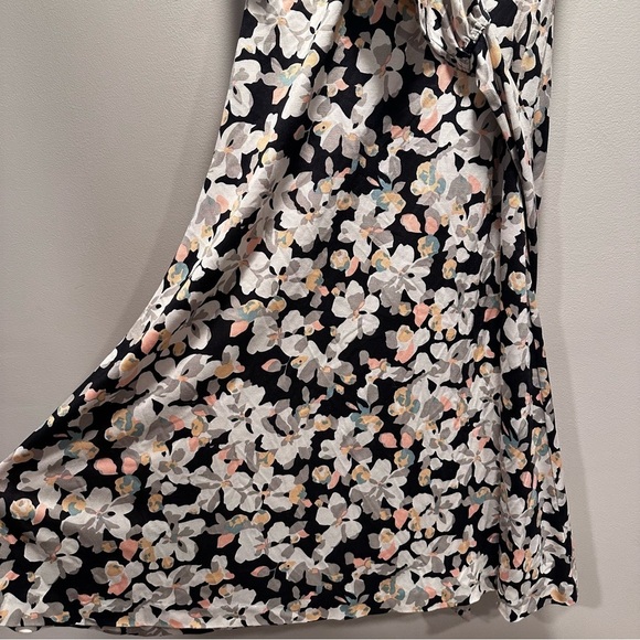 DVF Sleeveless Midi Dress Floral Pattern Neck Detail Wrap Around 100% Silk 6/M - Picture 10 of 16